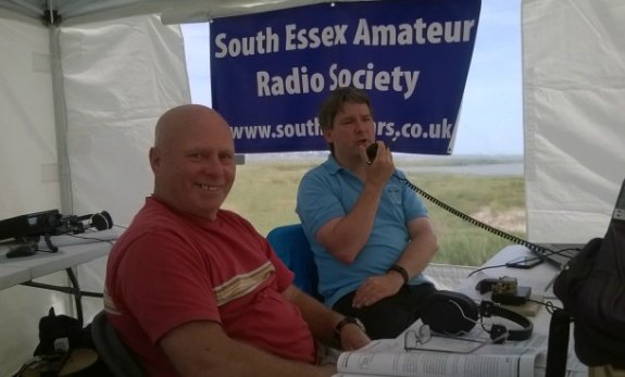 Bob M6RMU and Pete M0PSX on Canvey Island, in QSO with Johannes DL8DJM at 43,000ft